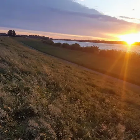 Urlaub In Bei Hamburg - Direkt Am Elbwasser Im Alten Land * Jork